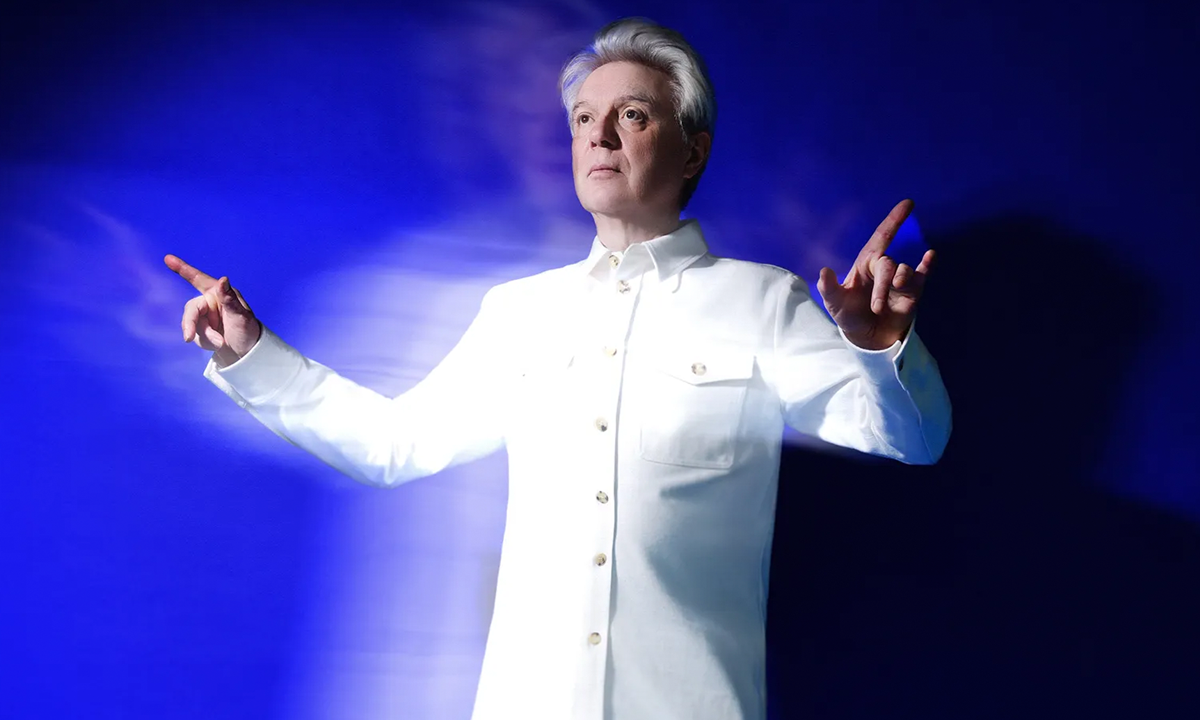 DAVID BYRNE ENTRA AL TERRENO DE LA CUMBIA