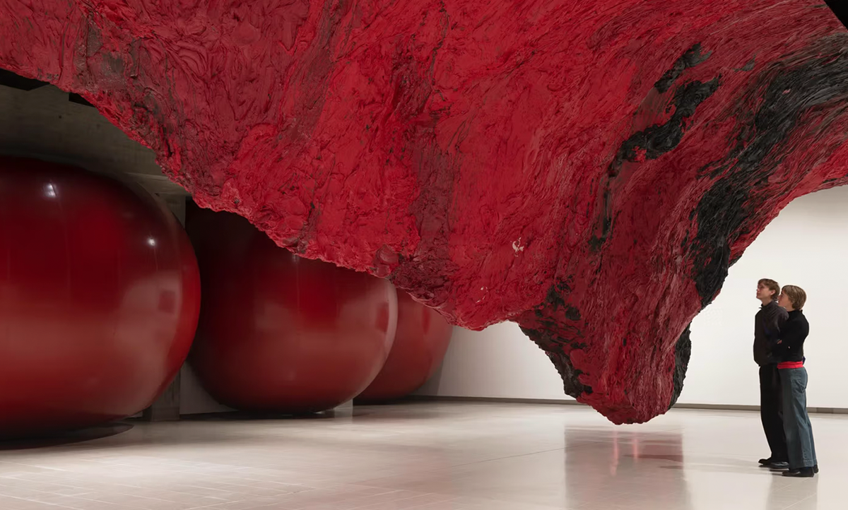 ANISH KAPOOR LLEVA SU ARTE A UN LADO MÁS OSCURO